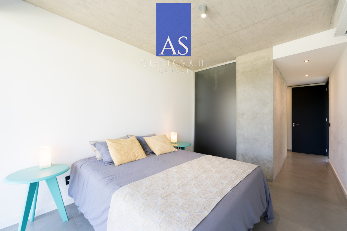 Apartamento ID.4411 - Planta de Categoría apartamento 3 dormitorios moderno con parrillero en Playa Mansa Punta del Este