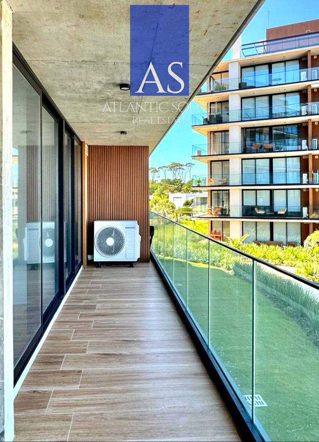 Apartamento ID.4024 - Apartamento de 2 dormitorios con vista al mar primera linea Playa Mansa 