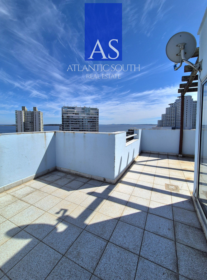 Apartamento ID.4422 - Penthouse 2 dormitorios con vista al mar garage Playa Mansa y Brava Punta del Este