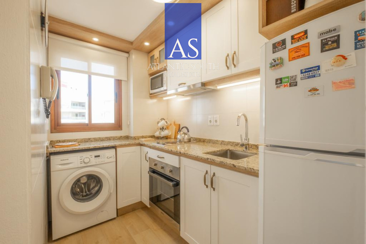 Apartamento ID.4512 - Apartamento reciclado de 2 dormitorios en primera línea de Playa Mansa con vista panorámica al mar