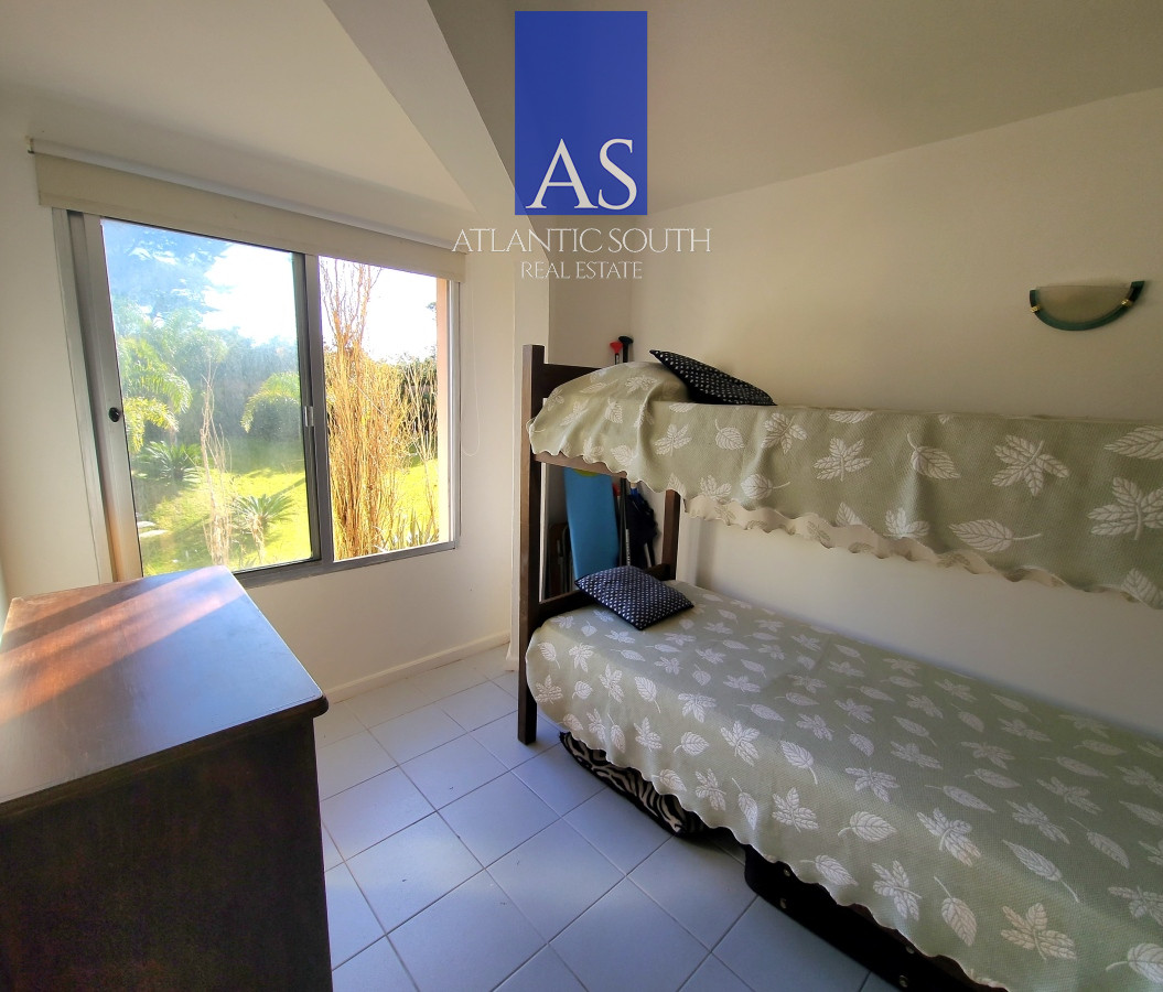 Apartamento ID.3505 - Apartamento 3 dormitorios primera linea frente al mar Playa Mansa Pinares con piscina y cochera