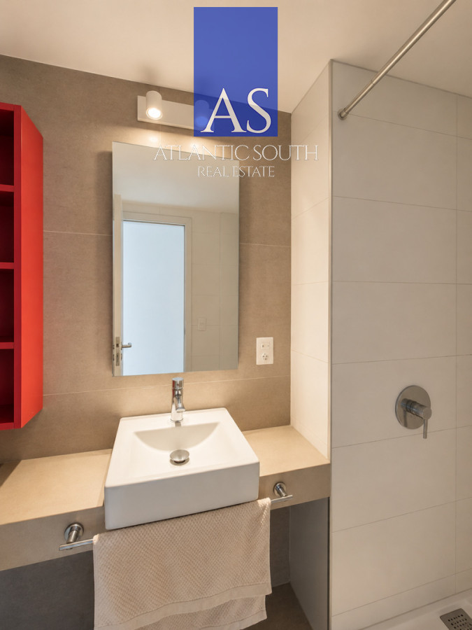 Apartamento ID.4867 - Apartamento 1 dormitorio moderno cochera y terraza cercano al mar Playa Mansa Punta del Este