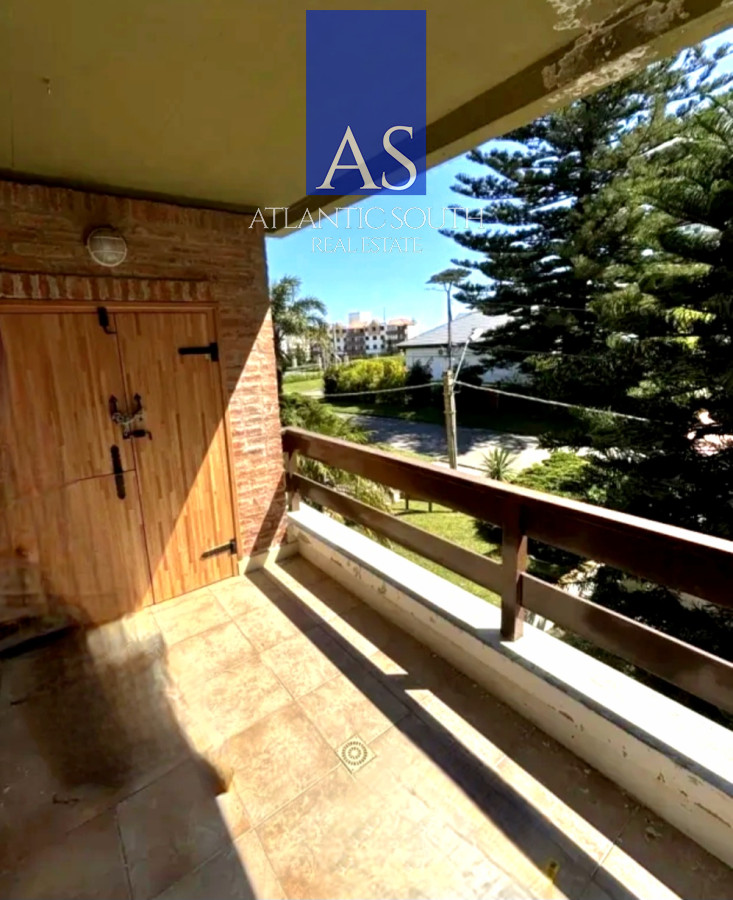 Apartamento de 3 dormitorios a metros del mar parrillero propio y estufa a leña Playa Mansa Punta del Este - GoPunta - Portal Inmobiliario de Punta del Este - Maldonado
