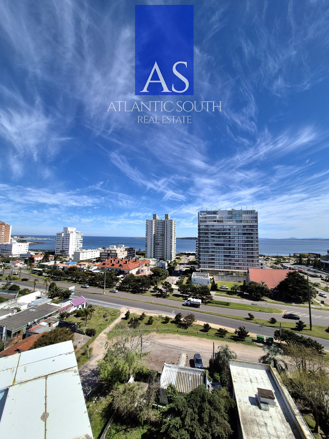 Apartamento ID.4422 - Penthouse 2 dormitorios con vista al mar garage Playa Mansa y Brava Punta del Este