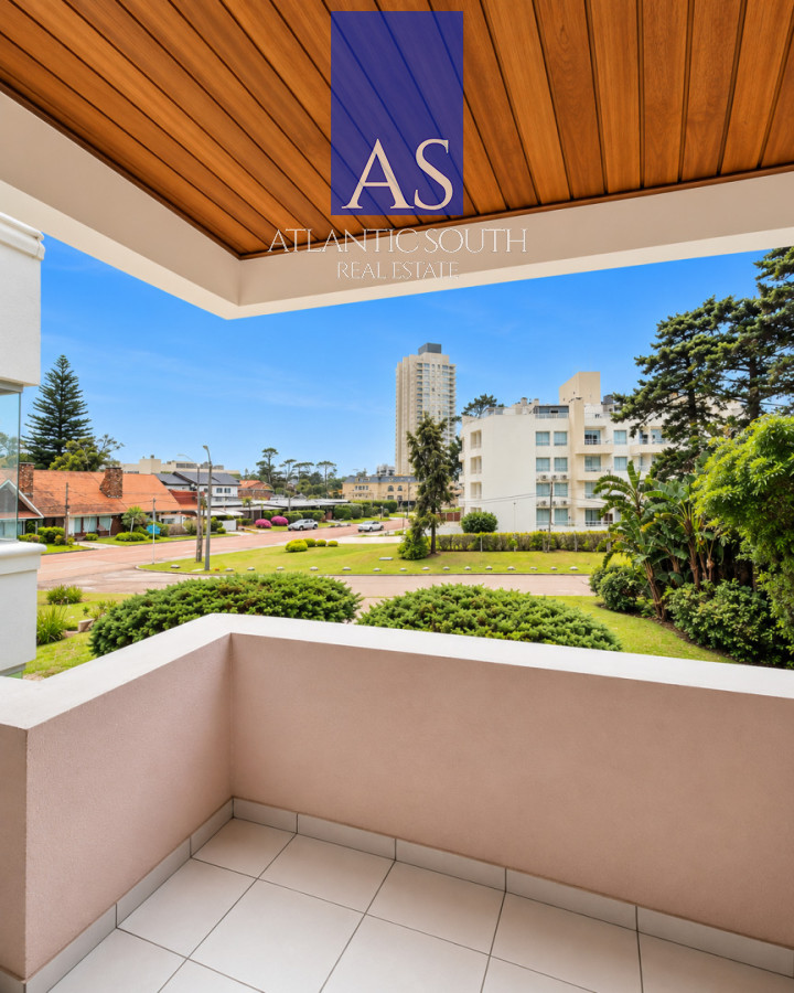 Apartamento ID.5136 - Apartamento 3 dormitorios con garage en Playa Mansa a 150 metros del mar