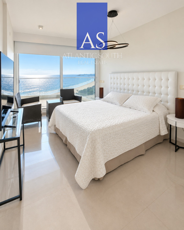 Apartamento ID.4939 - Apartamento de 3 suites frente al mar en Playa Mansa, Punta del Este