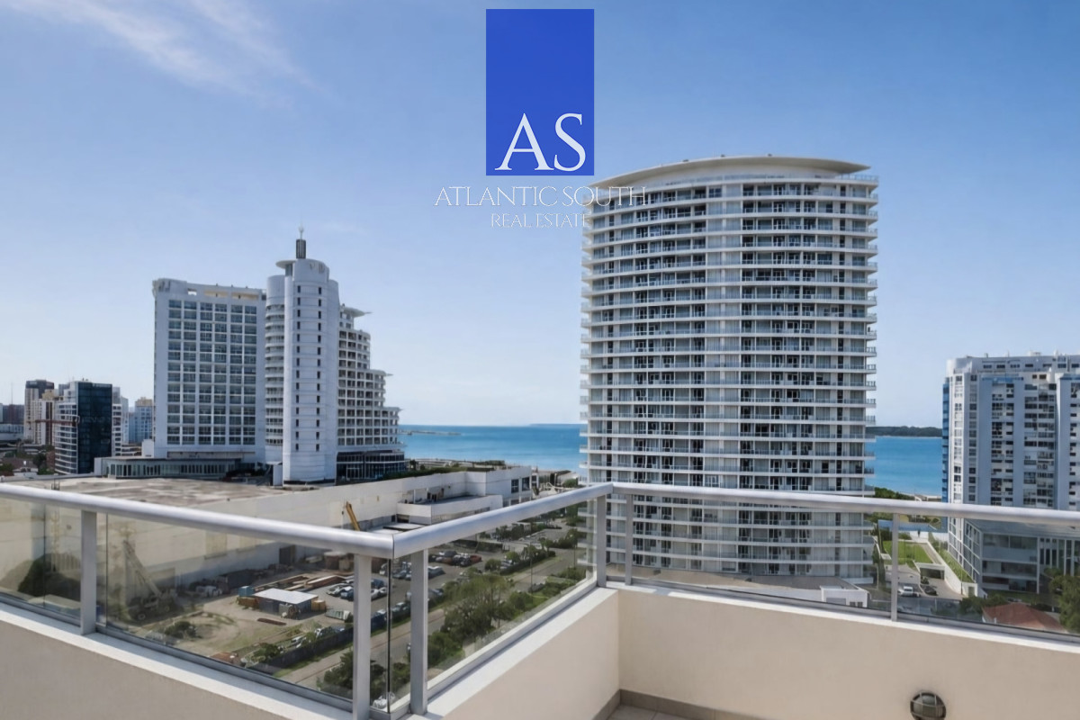 Apartamento ID.5130 - Espectacular Penthouse reciclado con barbacoa propia y vista al mar Playa Mansa Punta del Este