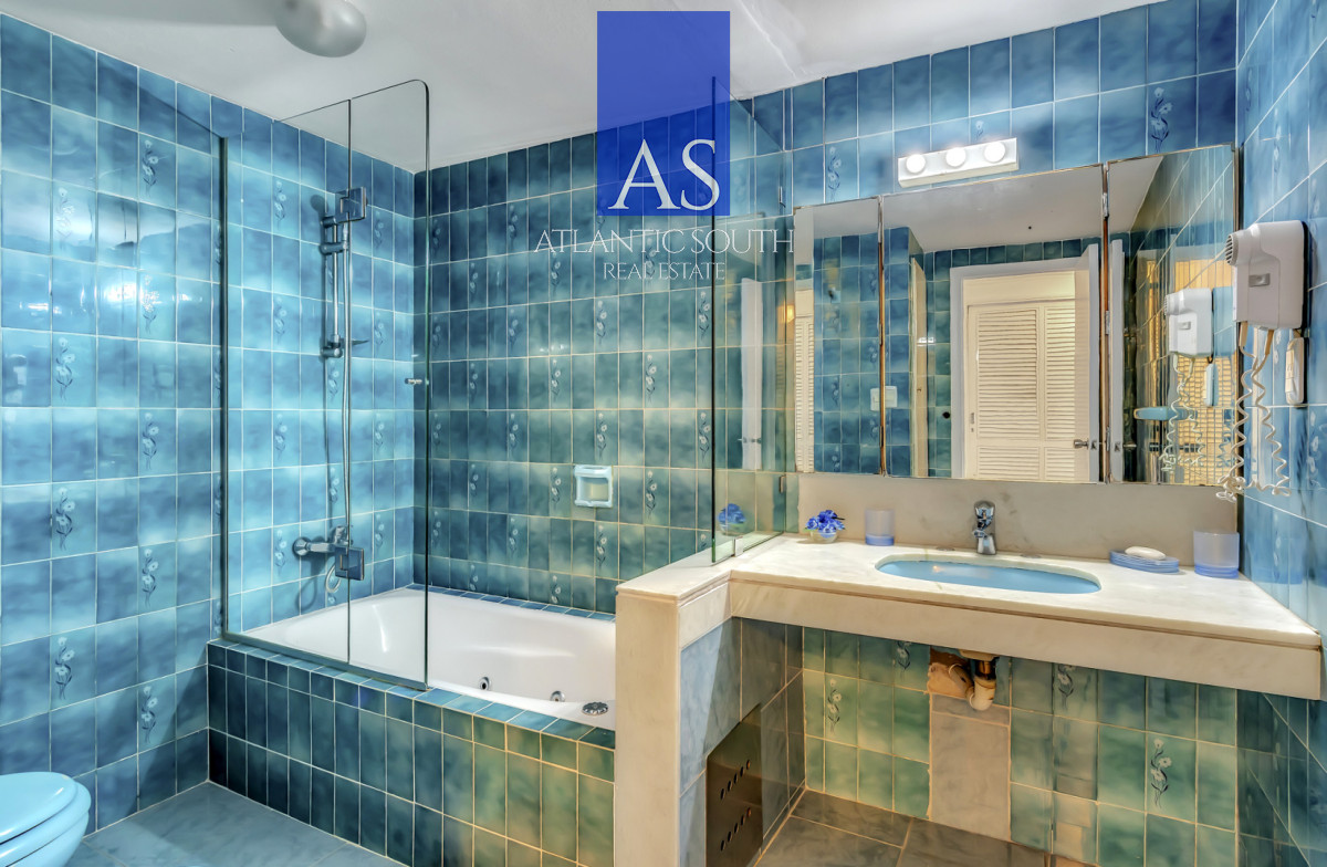 Apartamento ID.4844 - Planta de categoría 3 dormitorios + dependencia parrillero propio frente al mar Punta del Este 