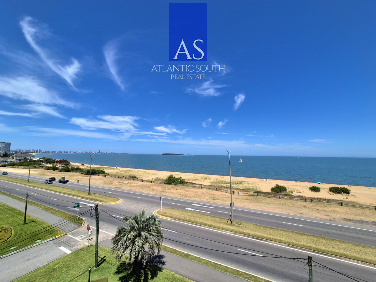 Apartamento ID.4455 - Penthouse apartamento 2 dormitorios frente al mar con azotea de uso exclusivo garage primera línea Playa Mansa Pinares Punta del Este