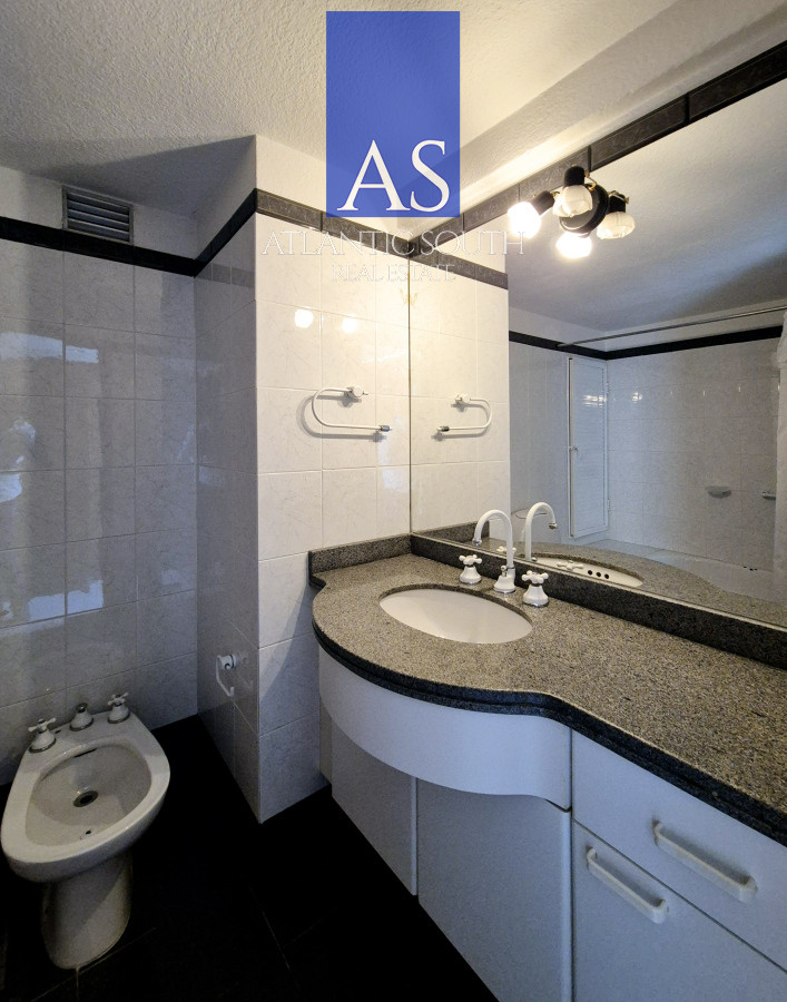 Apartamento ID.3964 - Apartamento 3 dormitorios + dependencia frente al mar parada 1 Playa Mansa Península