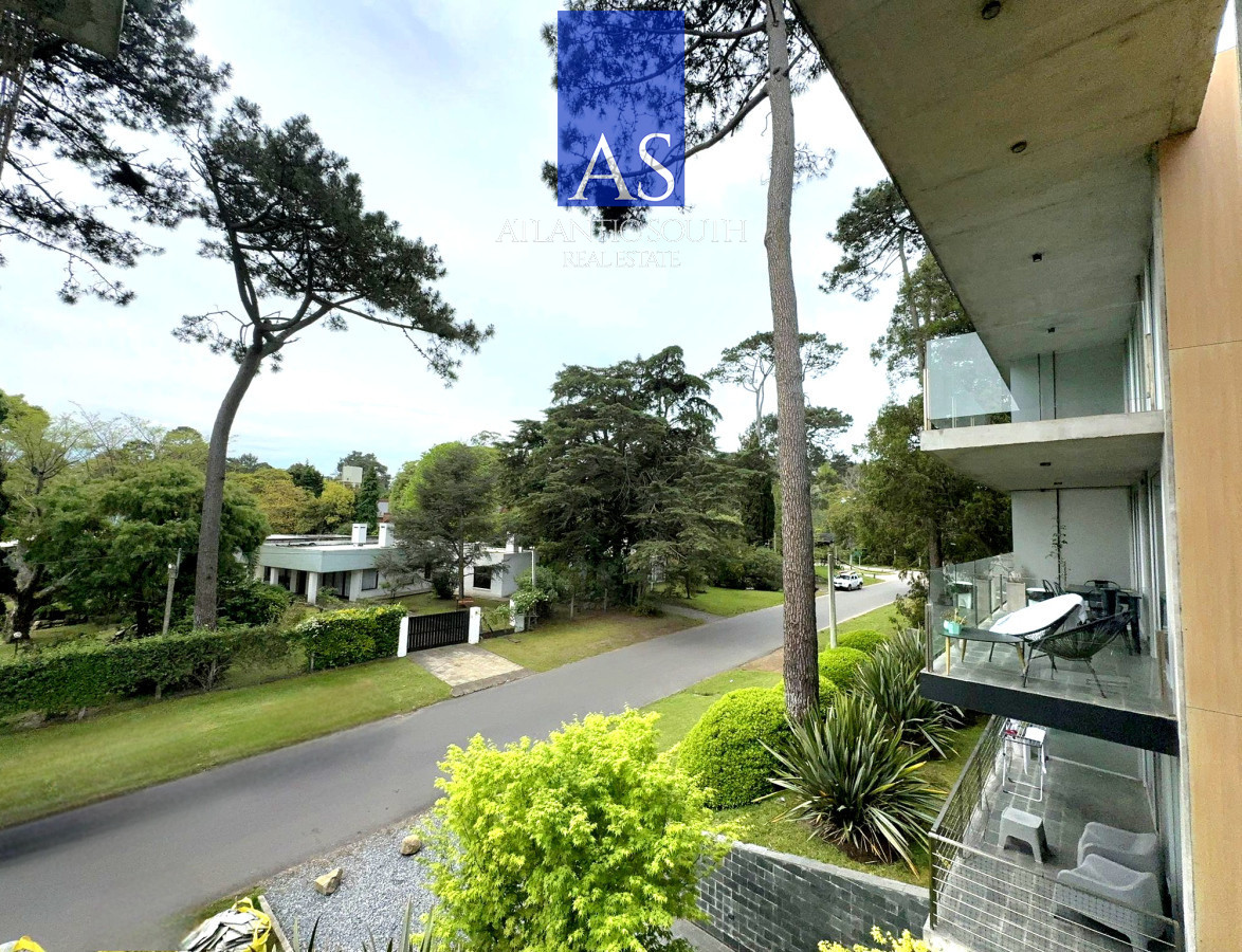 Apartamento ID.4541 - Penthouse de 2 dormitorios moderno + barbacoa uso exclusiva Playa Mansa Punta del Este