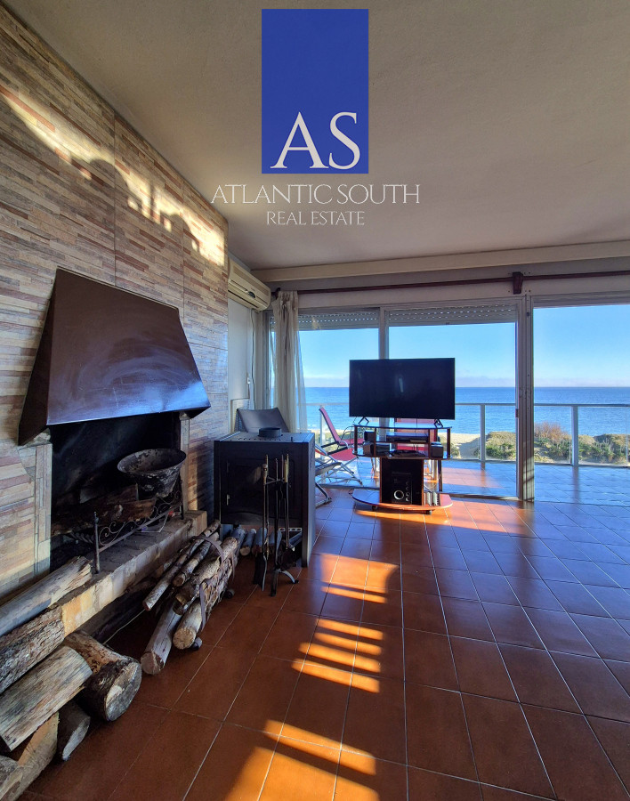 Apartamento ID.4195 - Apartamento 2 dormitorios Vista infinita al mar primera línea con estufa a leña esquinero al oeste garage Playa Mansa Punta del Este