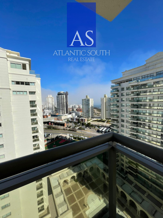 Apartamento ID.4343 - Apartamento de 3 dormitorios mas servicio primera linea playa brava 