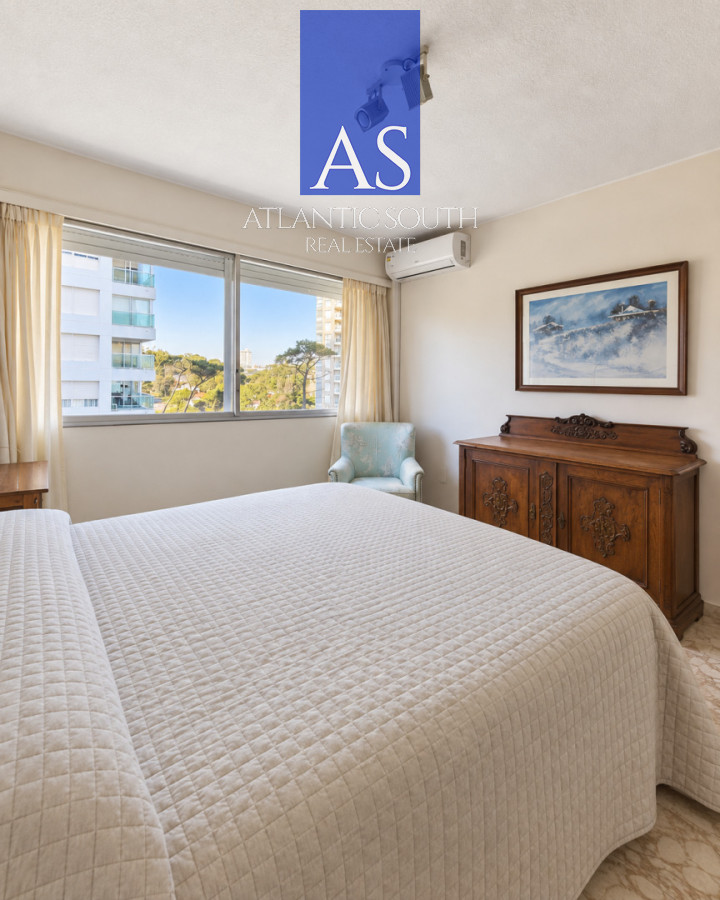 Apartamento ID.5124 - Planta de categoría 3 dormitorios+servicio frente al mar Playa Mansa Punta del Este
