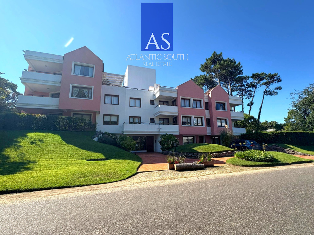 Apartamento ID.4052 - Apartamento amplio 3 dormitorios en Playa Brava garage piscina cerca del mar Punta del Este