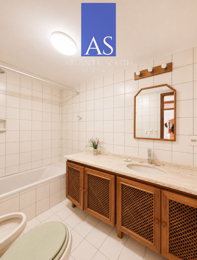 Apartamento ID.4619 - Apartamento de 2 Dormitorios terraza cochera Playa Mansa Punta del Este