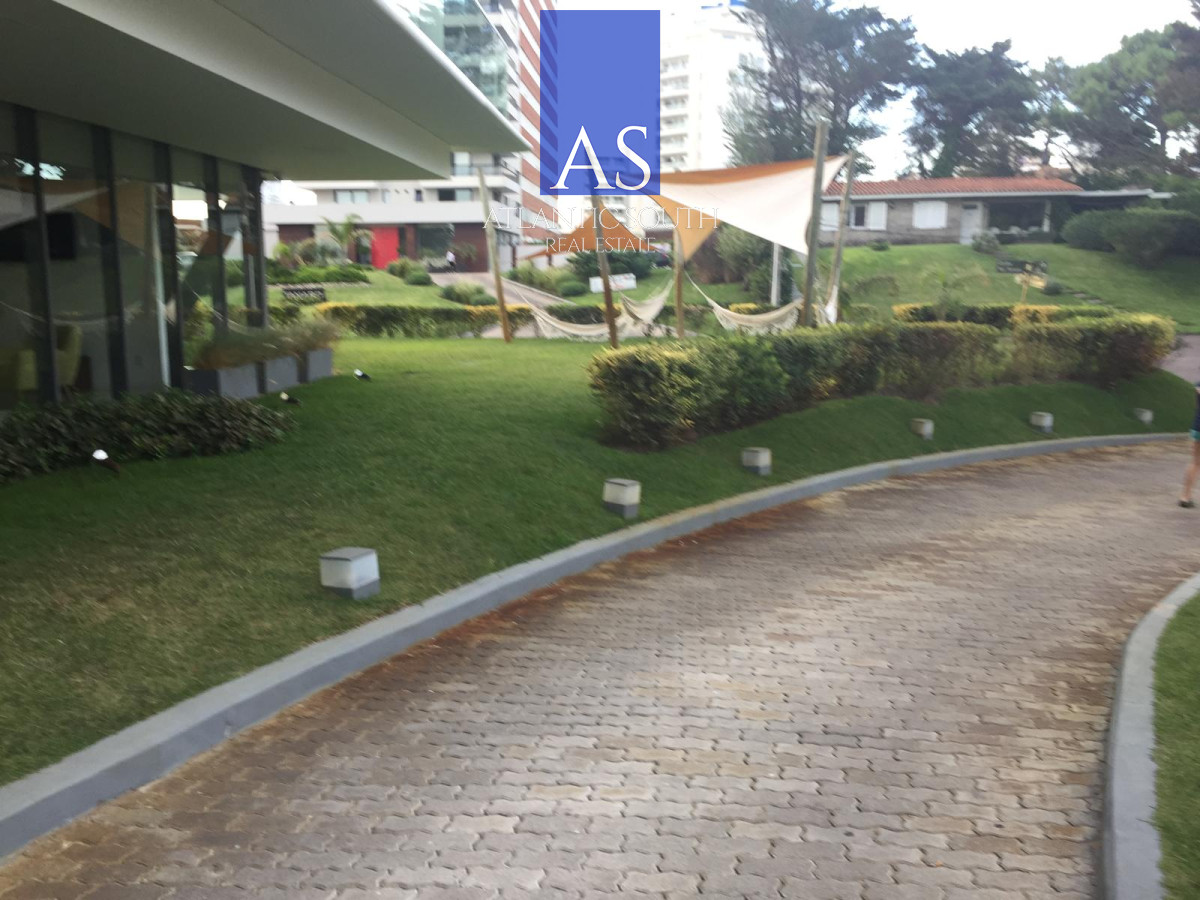 Apartamento ID.3682 - Apartamento 2 domritorios moderno en piso alto con excelentes servicios Playa Brava Punta del Este