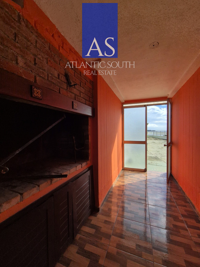 Apartamento ID.4635 - Apartamento reciclado frente al mar Playa Mansa 3 dormitorios terraza con barbacoa uso exclusivo y vista el mar Punta del Este