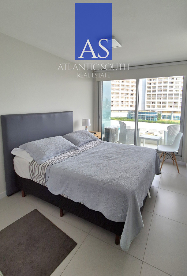 Apartamento ID.3942 - Apartamento a estrenar amoblado piso alto 1 dormitorio frente a Enjoy vista al mar terraza y garage Playa Mansa Punta del Este