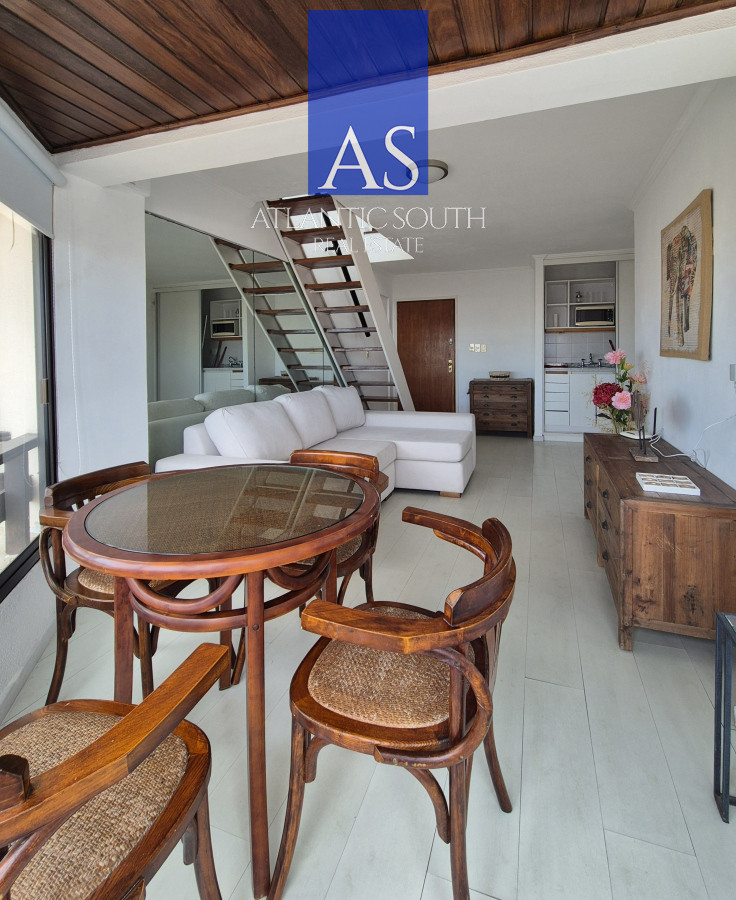 Apartamento ID.2968 - Oportunidad apartamento semi-reciclado 3 dormitorios 2 baños garage Península Punta del Este Duplex-Penthouse 