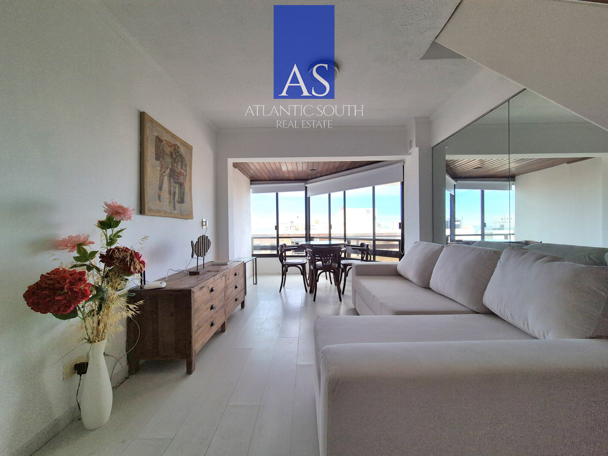 Apartamento ID.2968 - Oportunidad apartamento semi-reciclado 3 dormitorios 2 baños garage Península Punta del Este Duplex-Penthouse 