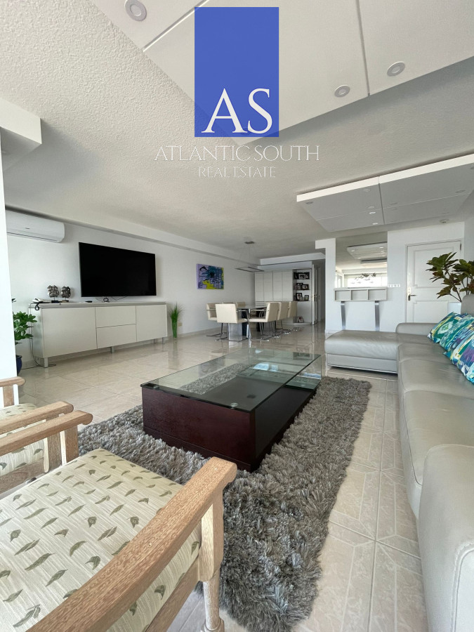 Apartamento ID.4315 - Apartamento de 4 dormitorios con parrillero en primera linea Playa Mansa