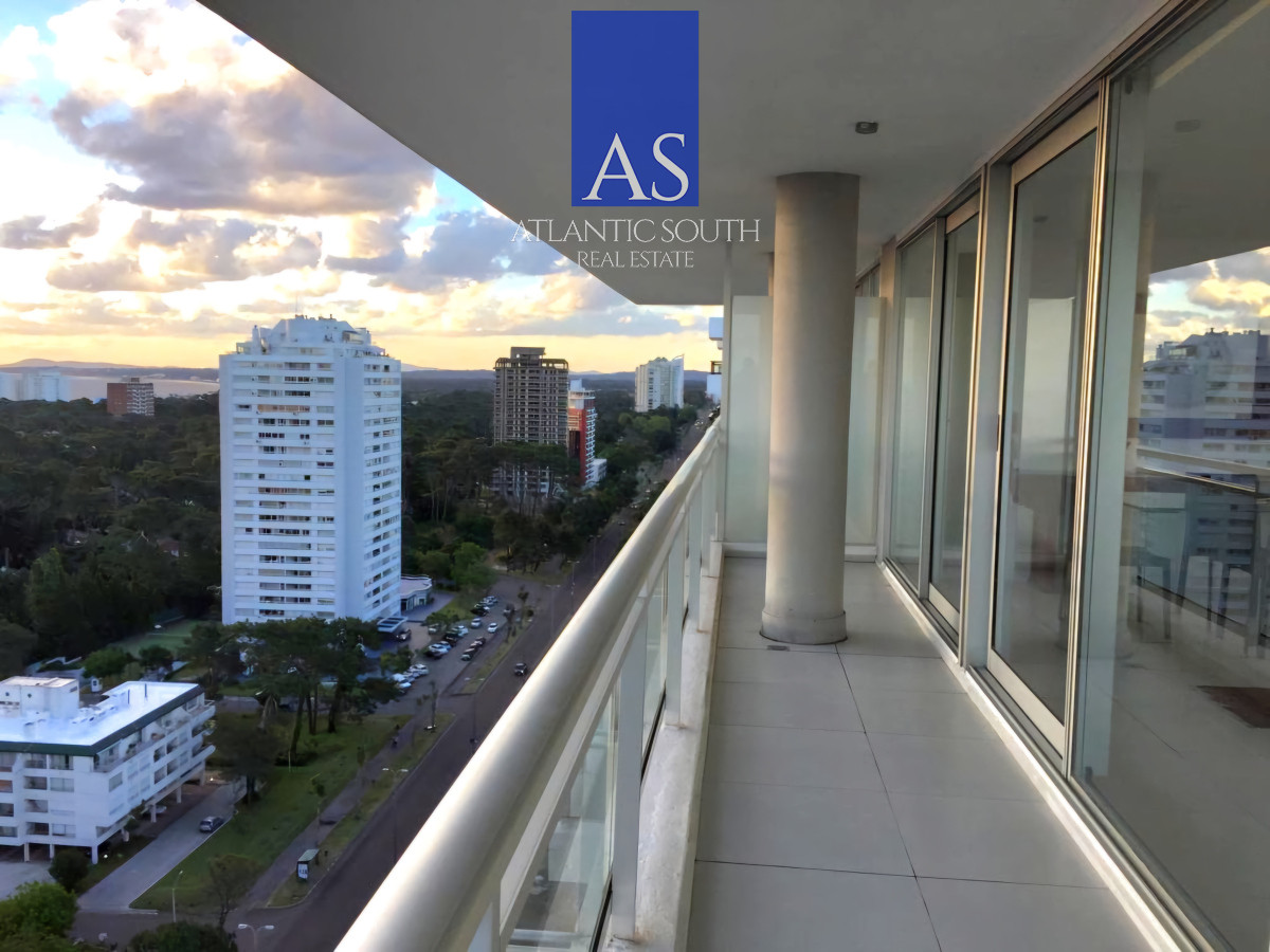 Apartamento ID.3868 - Penthouse 2 dormitorios moderno increíble vista al mar Punta del Este