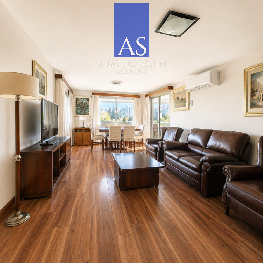 Apartamento ID.4620 - Apartamento Reciclado de 3 Dormitorios con Parrillero en Playa Mansa Punta del Este