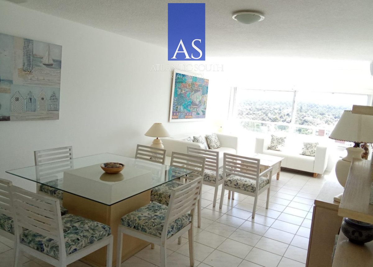Apartamento ID.4270 - Apartamento de 3 dormitorios con servicios frente al mar en Playa Mansa 