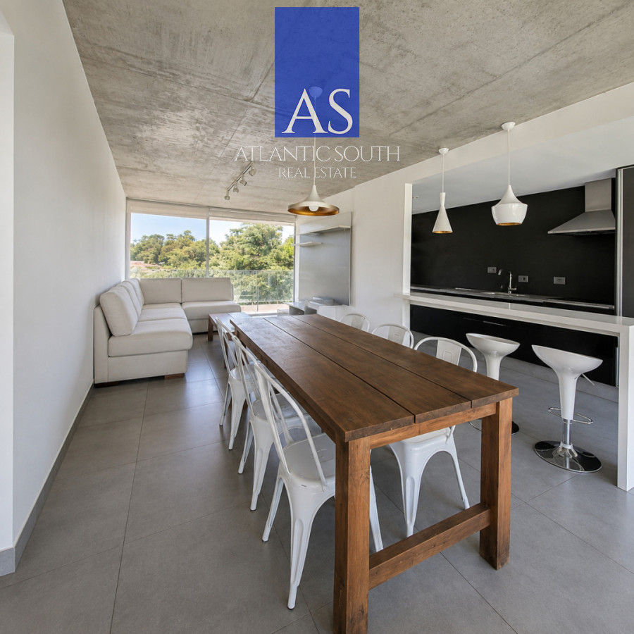 Apartamento ID.4541 - Penthouse de 2 dormitorios moderno + barbacoa uso exclusiva Playa Mansa Punta del Este