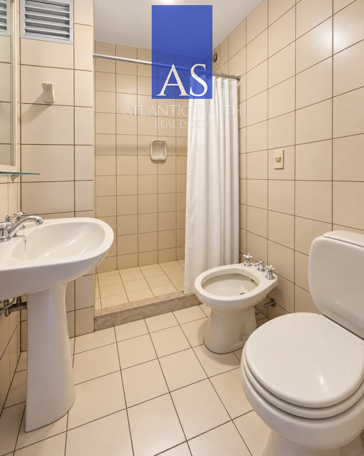Apartamento ID.5137 - Apartamento de 2 dormitorios con garage en zona Conrad Punta del Este