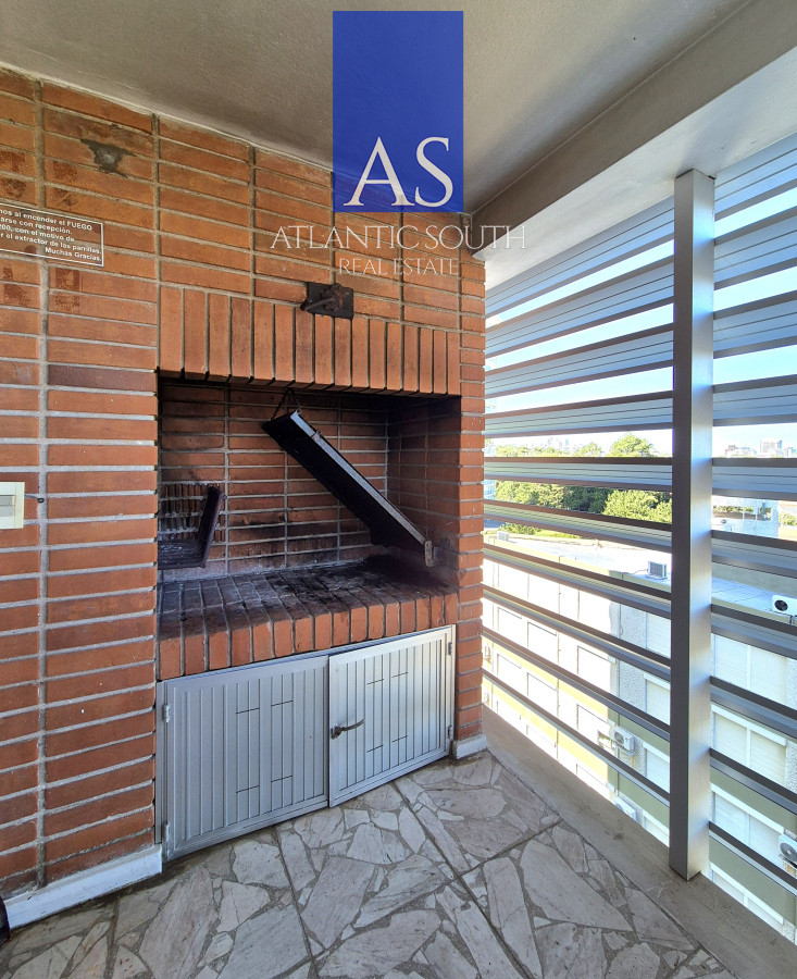 Apartamento ID.4078 - Planta de categoría 3 dormitorios + dependencia completa parrillero propio frente al mar parada 7 Playa Mansa Edificio Imarangatú