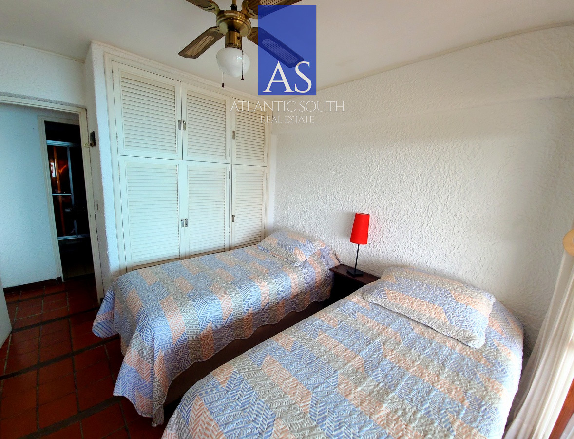 Apartamento ID.1623 - Alquiler anual Apartamento 2 dormitorios frente al mar Mansa espectacular terraza con vista