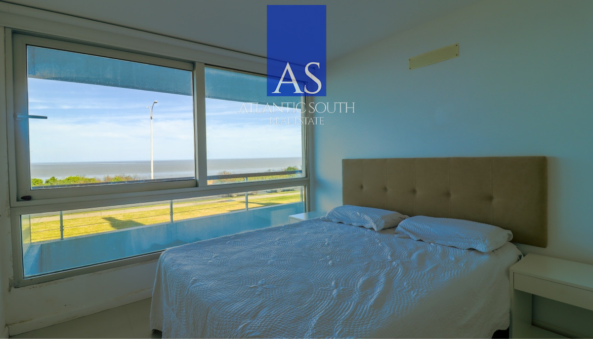 Apartamento ID.3719 - Apartamento moderno de categoría 3 dormitorios+dependencia completa en primera linea al mar en Playa Mansa Pinares Punta del Este