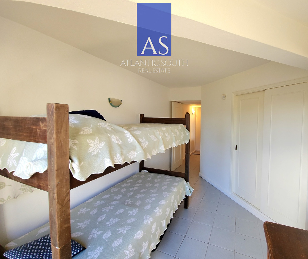 Apartamento ID.3505 - Apartamento 3 dormitorios primera linea frente al mar Playa Mansa Pinares con piscina y cochera