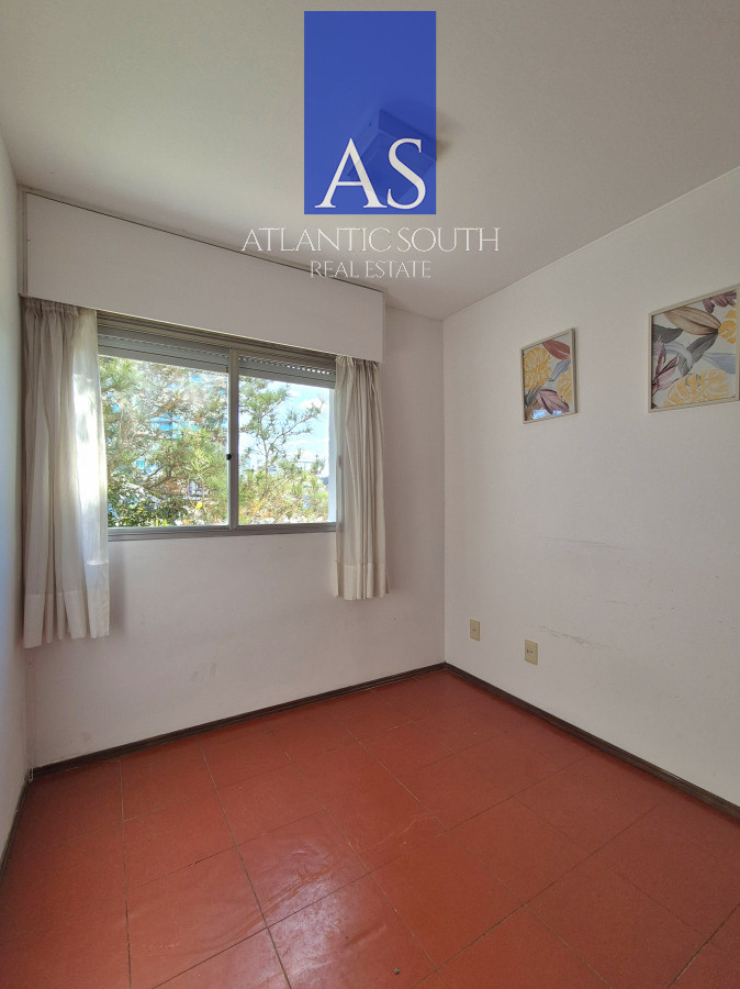 Apartamento ID.4331 - Apartamento de 3 dormitorios primera línea con vista al mar Playa Mansa Punta del Este