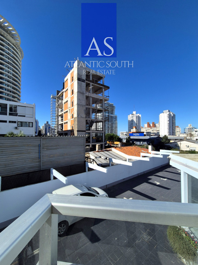 Apartamento ID.4830 - Apartamento de 1 dormitorio terraza cochera cerca del mar Mansa Brava Punta del Este