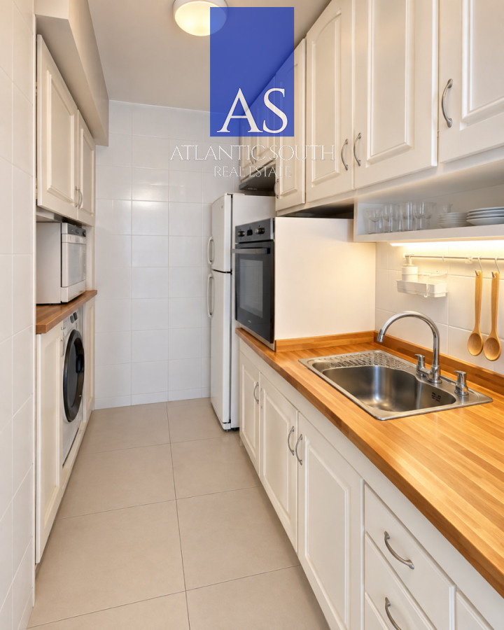 Apartamento ID.5122 - Apartamento 2 dormitorios frente al mar reciclado terraza y garage gastos bajos Playa Mansa Punta del Este