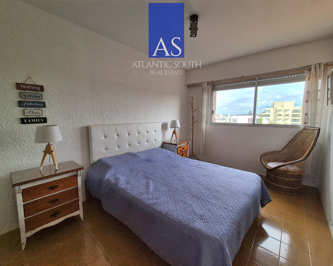 Apartamento ID.3695 - Alquiler anual  2 dormitorios terraza cochera primera linea Playa Mansa