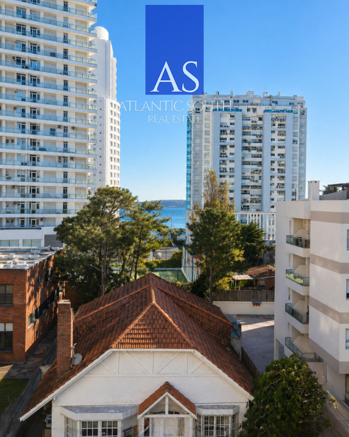 Apartamento ID.4735 - Apartamento de 2 Dormitorios con Terraza y cochera en Playa Mansa Punta del Este
