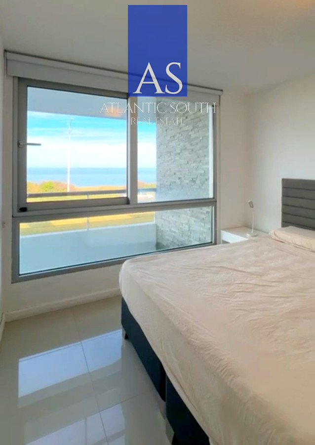Apartamento ID.3719 - Apartamento moderno de categoría 3 dormitorios+dependencia completa en primera linea al mar en Playa Mansa Pinares Punta del Este