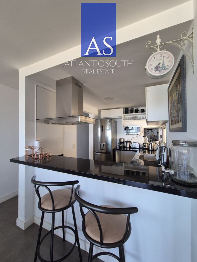 Apartamento ID.4455 - Penthouse apartamento 2 dormitorios frente al mar con azotea de uso exclusivo garage primera línea Playa Mansa Pinares Punta del Este
