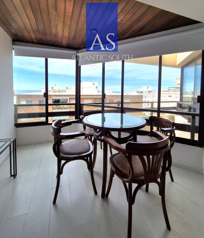 Apartamento ID.2968 - Oportunidad apartamento semi-reciclado 3 dormitorios 2 baños garage Península Punta del Este Duplex-Penthouse 