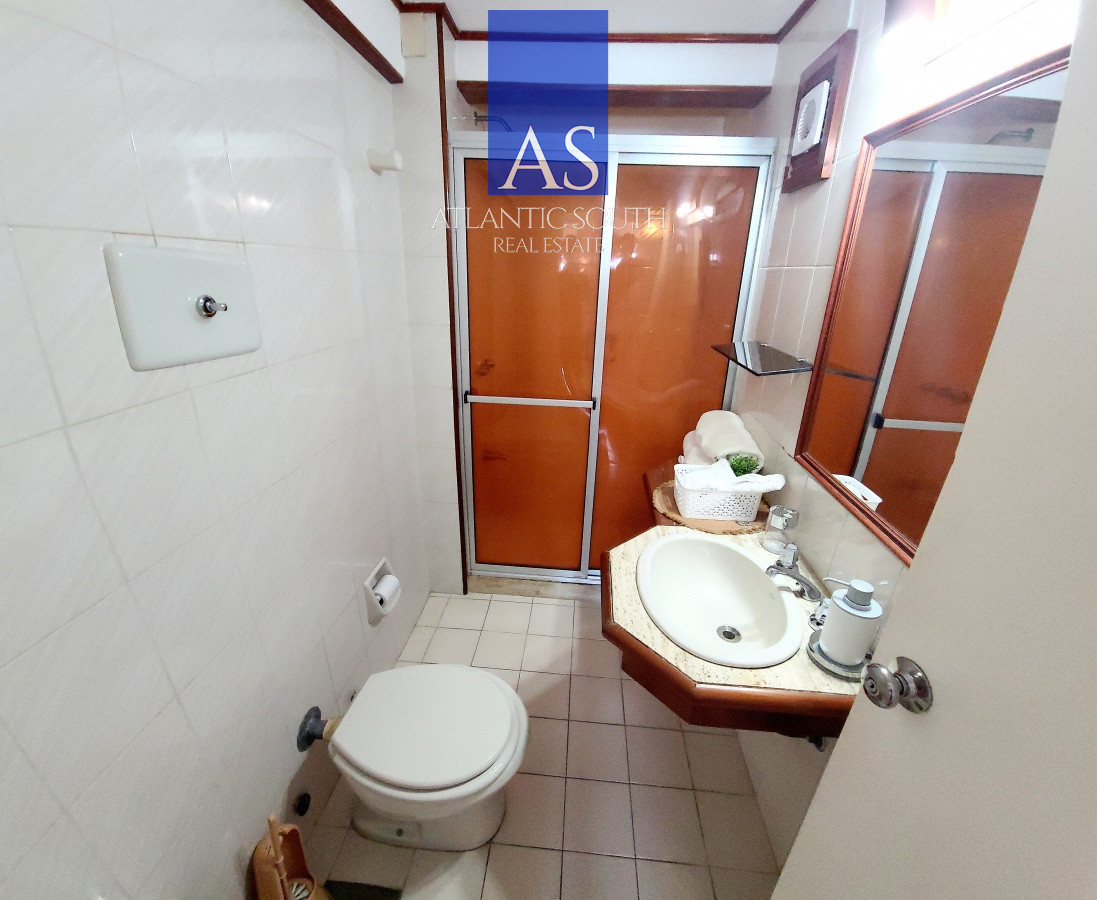 Apartamento ID.1623 - Alquiler anual Apartamento 2 dormitorios frente al mar Mansa espectacular terraza con vista