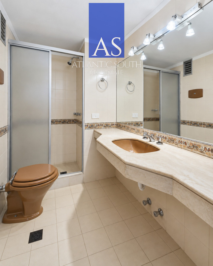 Apartamento ID.5124 - Planta de categoría 3 dormitorios+servicio frente al mar Playa Mansa Punta del Este