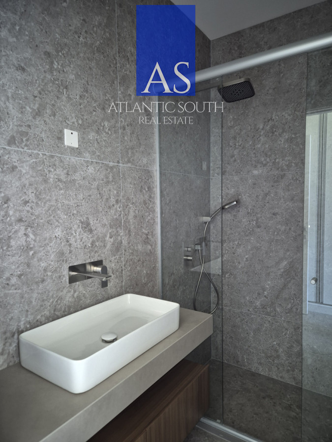 Apartamento ID.4376 - Apartamento tipo casa de 2 dormitorios a estrenar con gran terraza y jardín Playa Mansa Punta del Este
