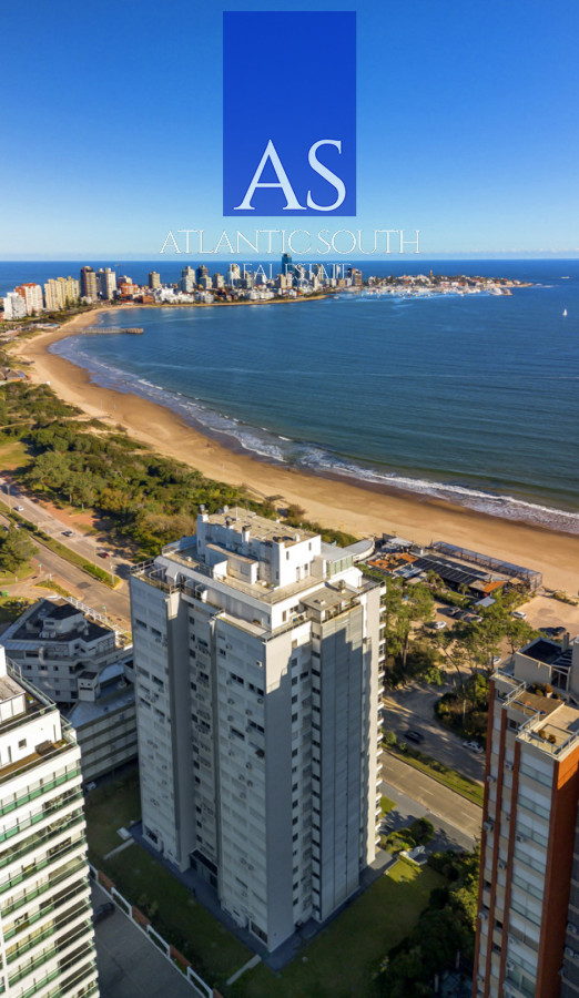 Apartamento ID.4844 - Planta de categoría 3 dormitorios + dependencia parrillero propio frente al mar Punta del Este 