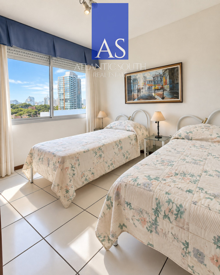 Apartamento ID.5137 - Apartamento de 2 dormitorios con garage en zona Conrad Punta del Este