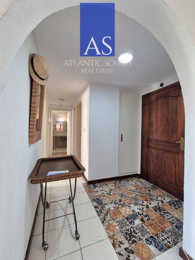 Apartamento ID.3041 - Apartamento 2 dormitorios parrillero propio estufa a leña terraza cochera excelente zona Punta del Este