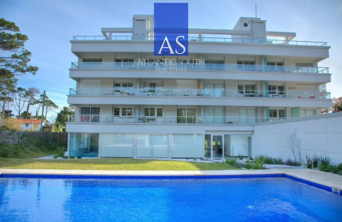 Apartamento ID.3905 - Apartamento de categoría 2 dormitorios y 3 baños parrillero propio en Playa Mansa, Punta del Este